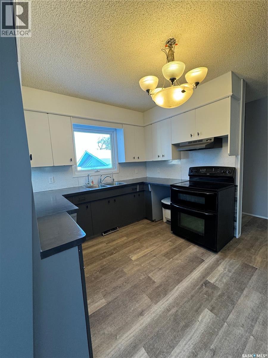 203 2nd Property Photo 10