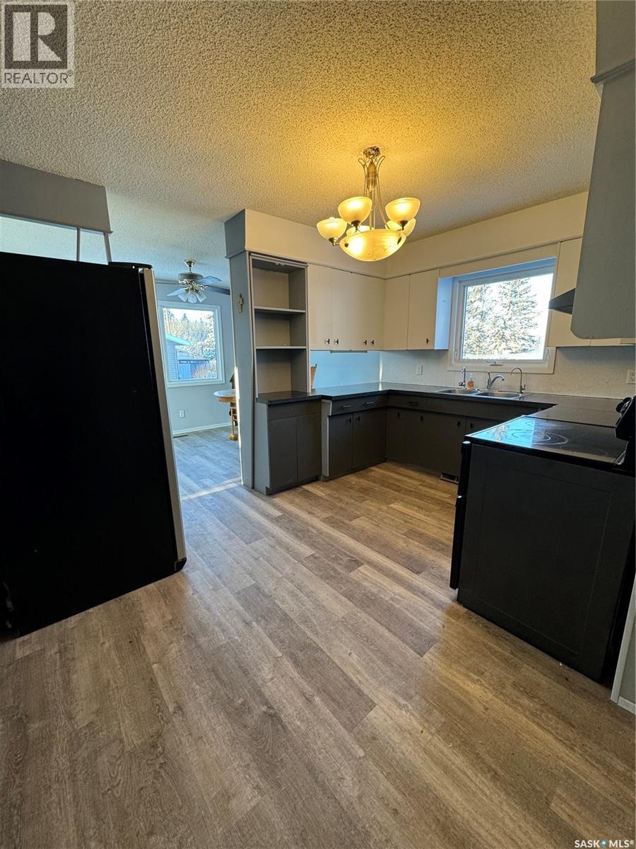 203 2nd Property Photo 11