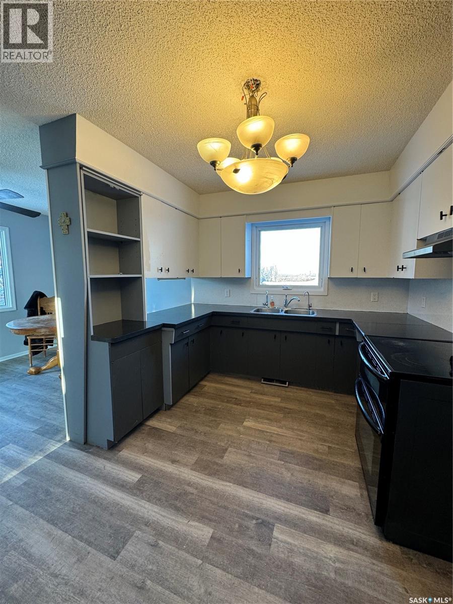 203 2nd Property Photo 12