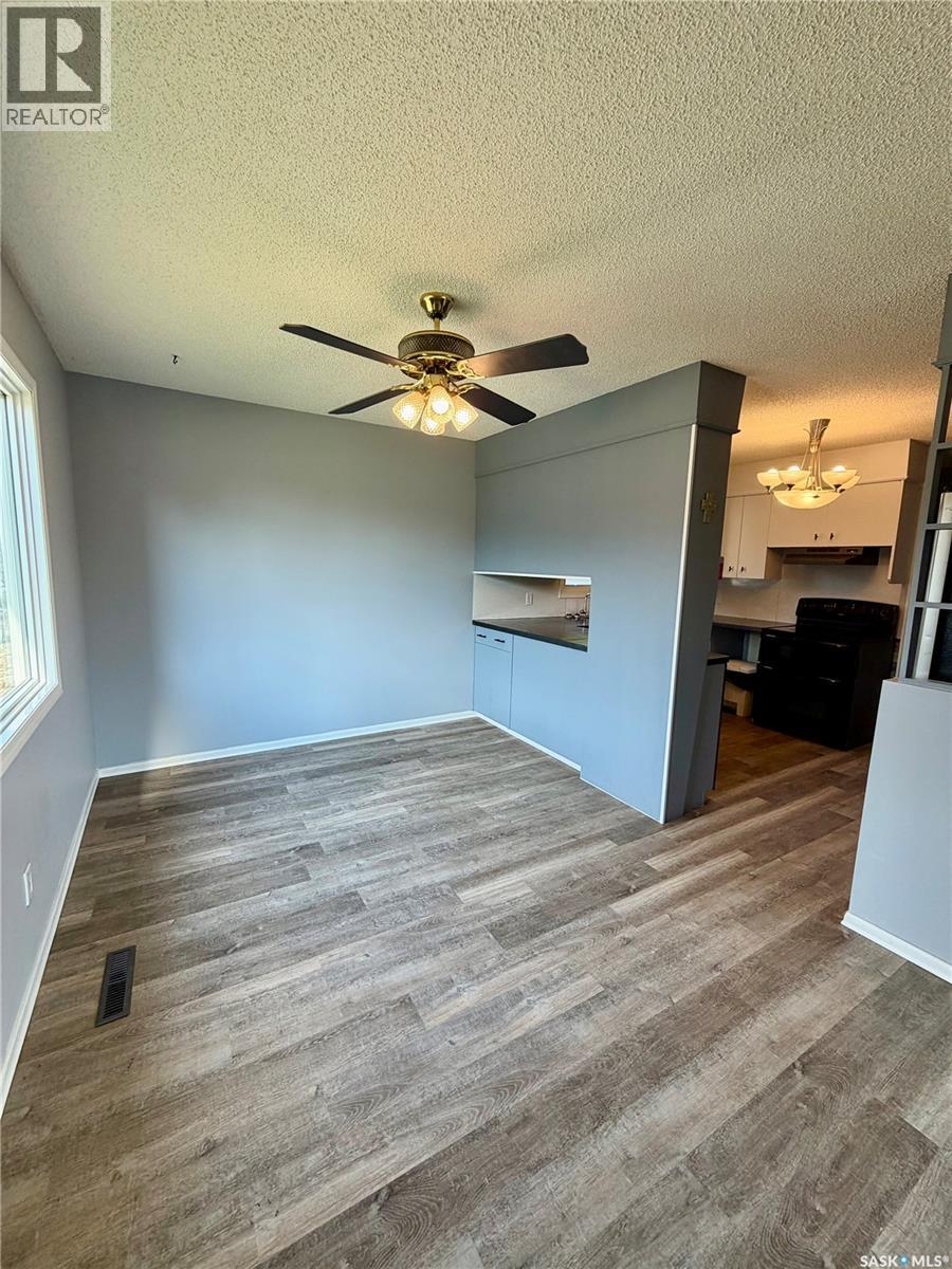 203 2nd Property Photo 15
