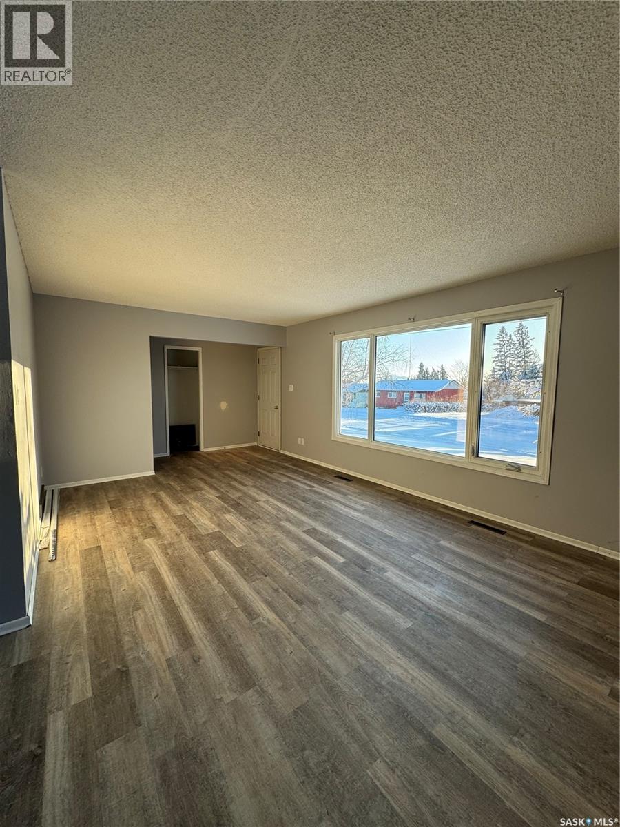 203 2nd Property Photo 17