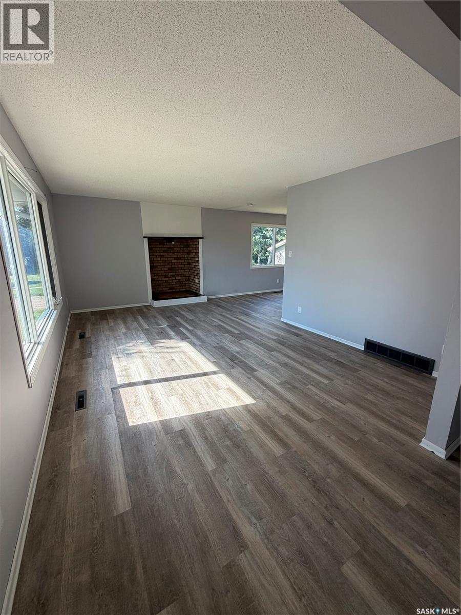 203 2nd Property Photo 18