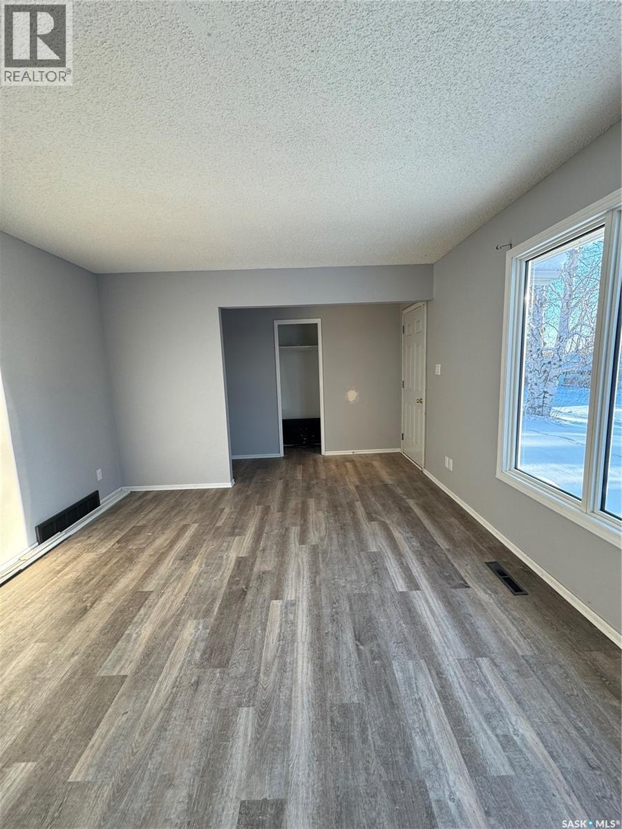 203 2nd Property Photo 19