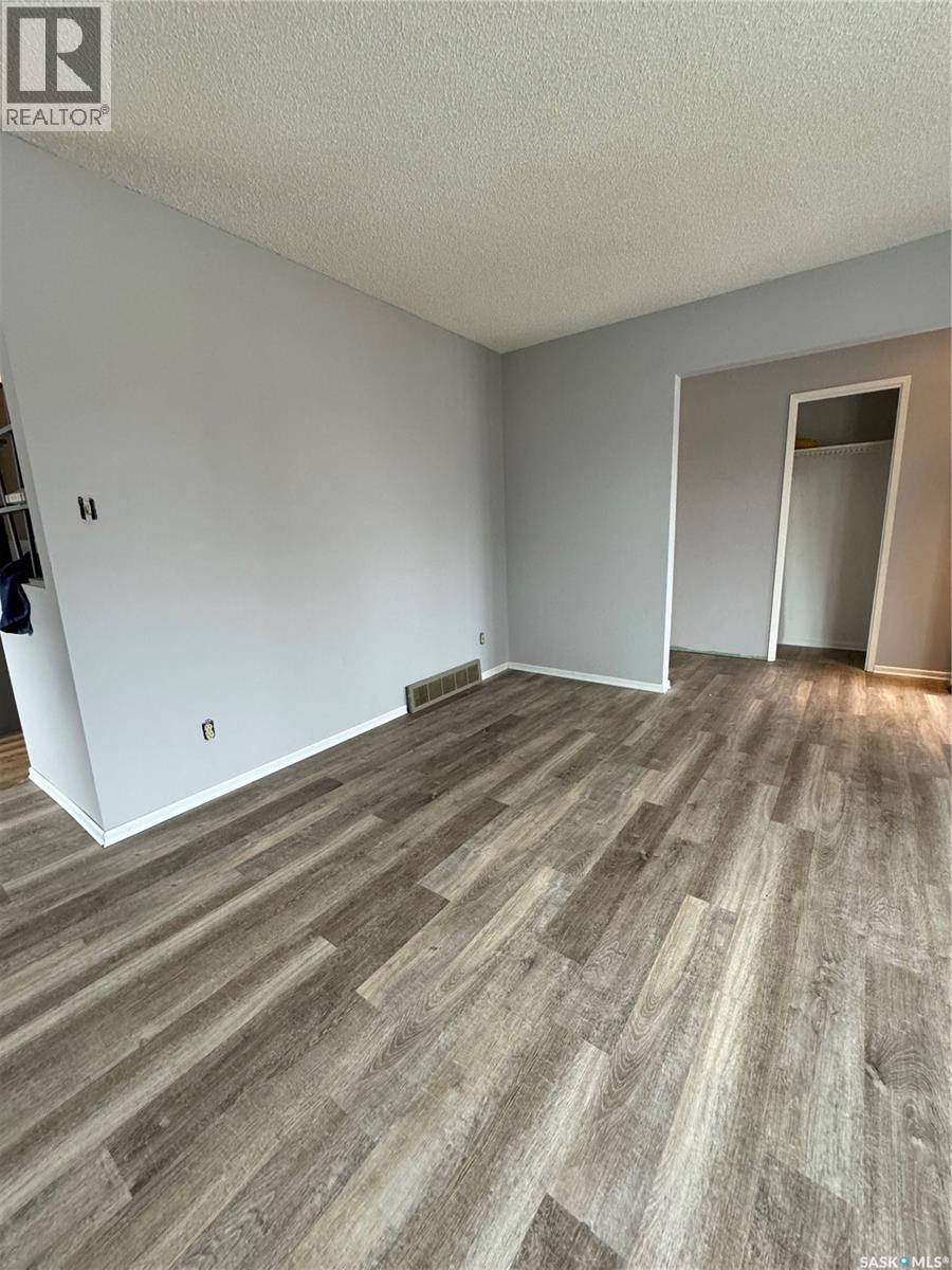 203 2nd Property Photo 20