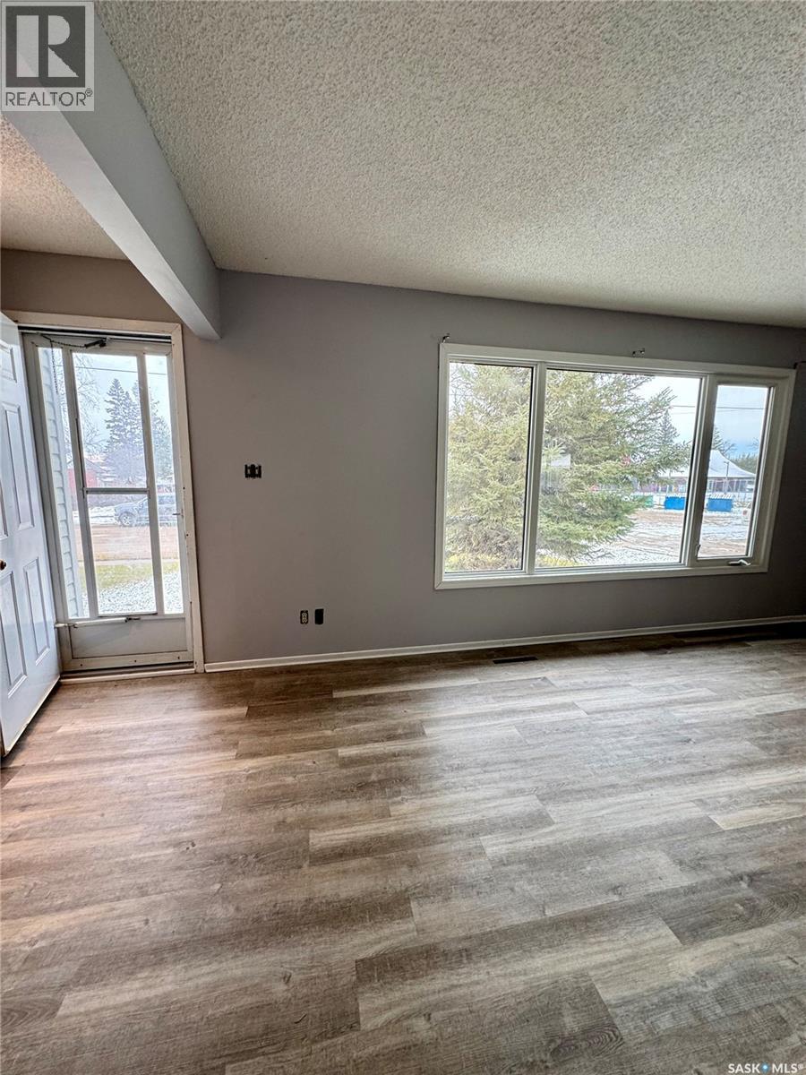 203 2nd Property Photo 21
