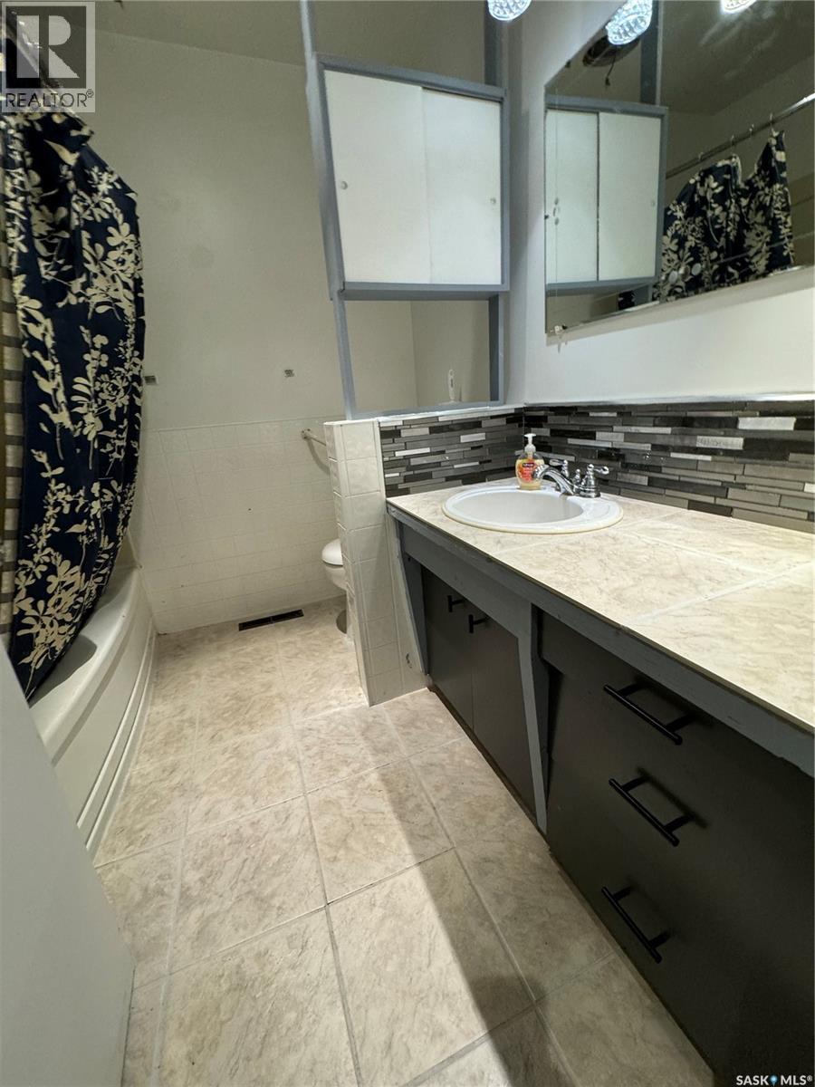 203 2nd Property Photo 30