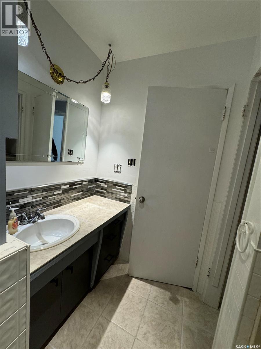 203 2nd Property Photo 31
