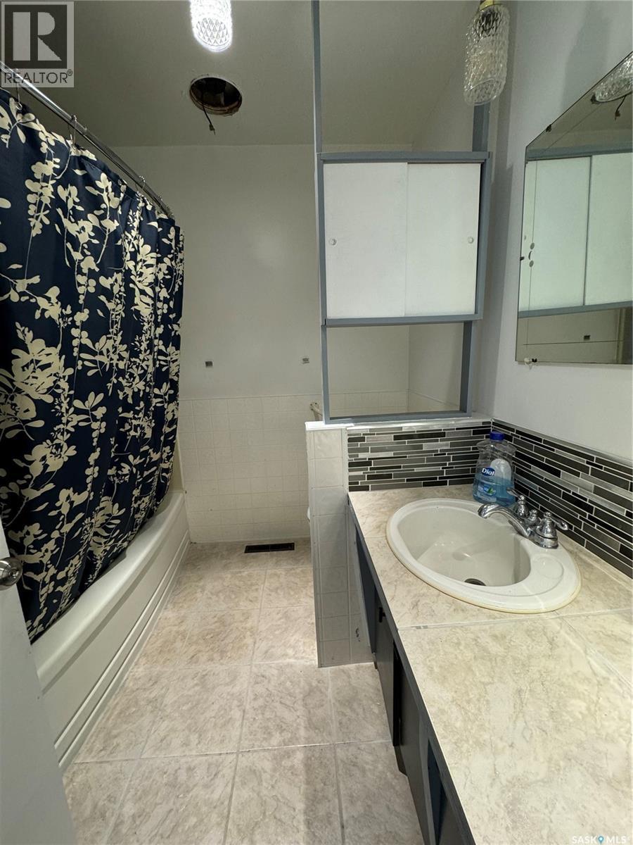 203 2nd Property Photo 32