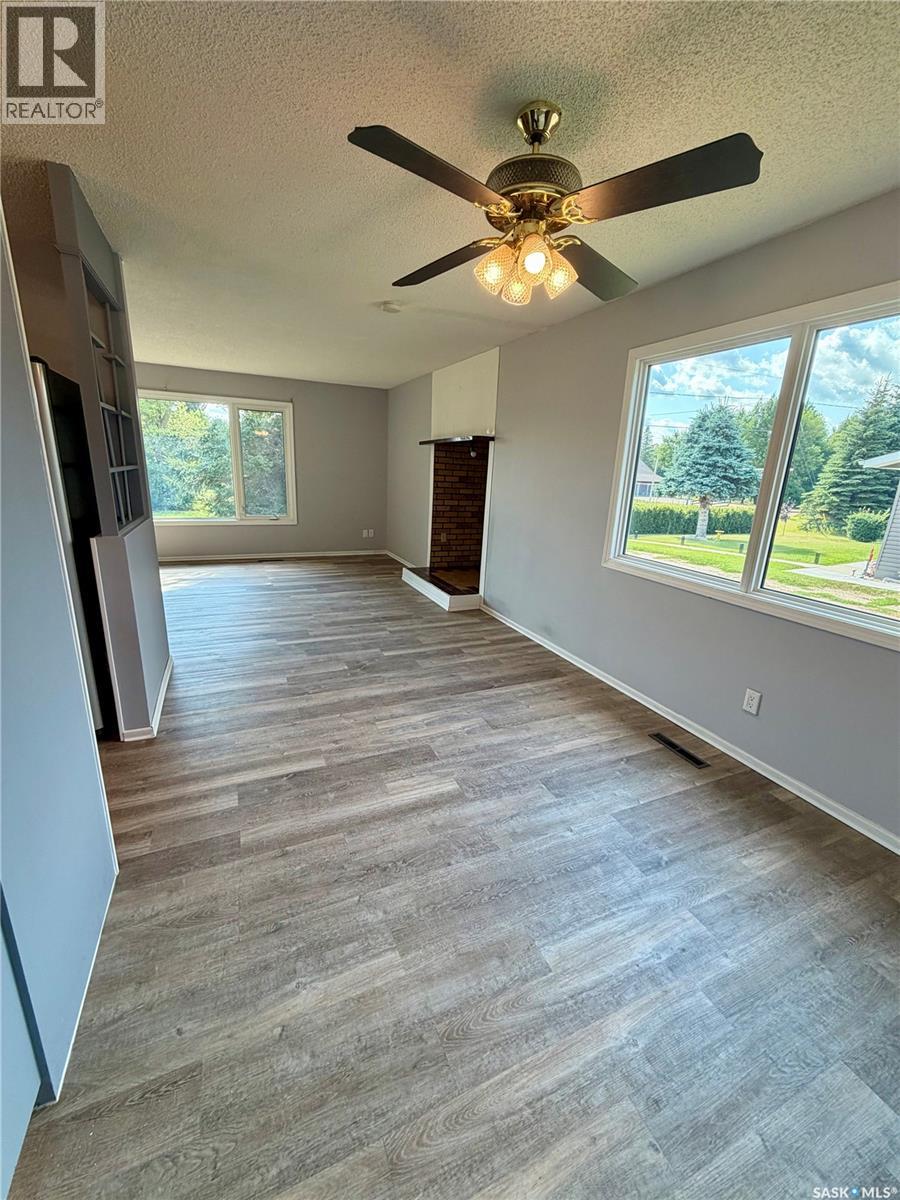 203 2nd Property Photo 34