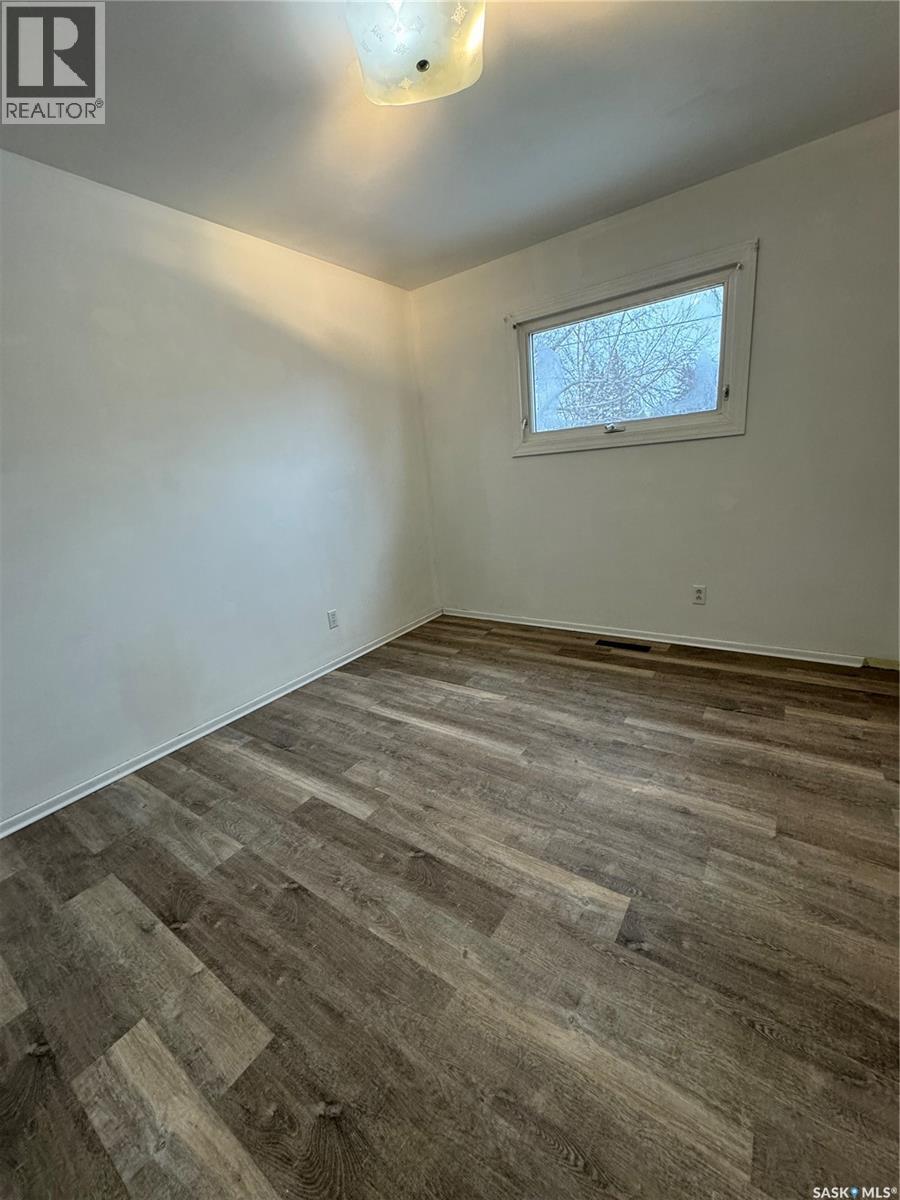 203 2nd Property Photo 38