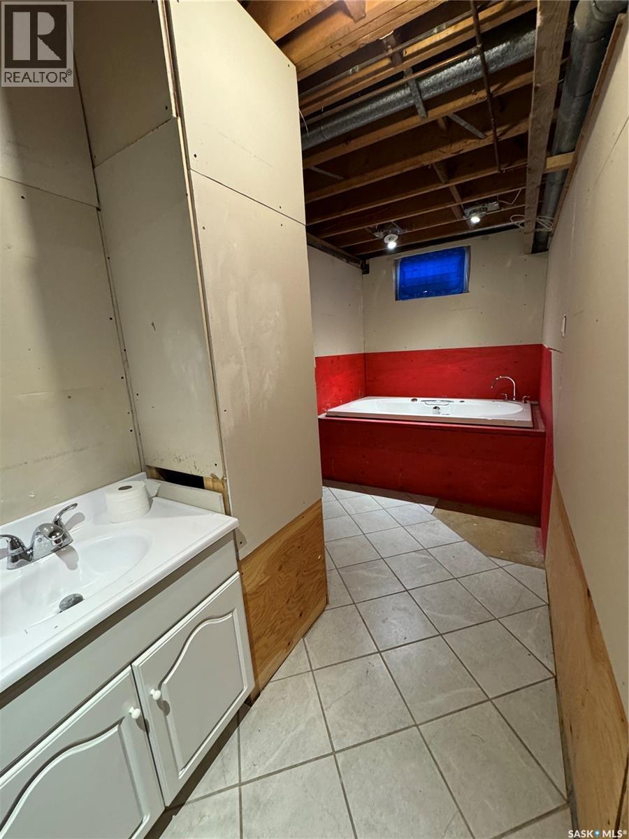 203 2nd Property Photo 41