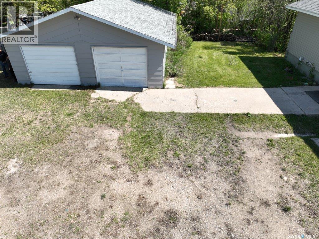 203 2nd Property Photo 47
