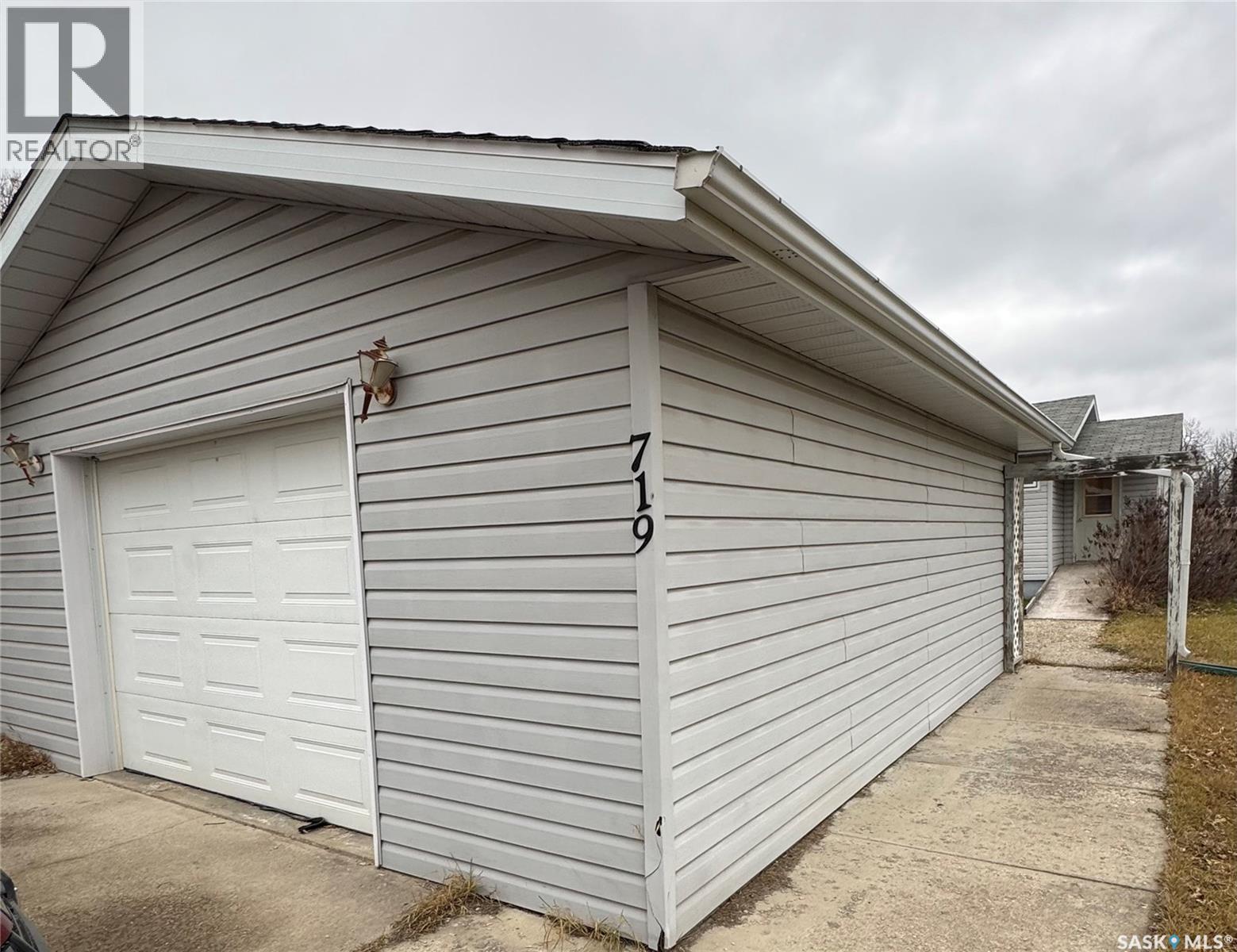 719 Donald Street Property Photo 2