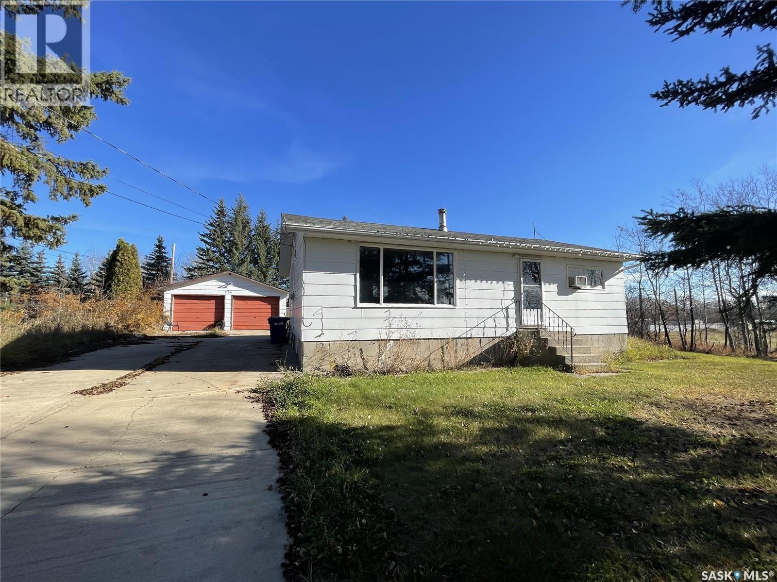 196 3rd Street W Property Photo 1
