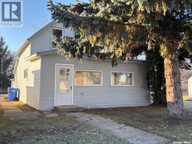134 2nd Avenue W Property Photo 1