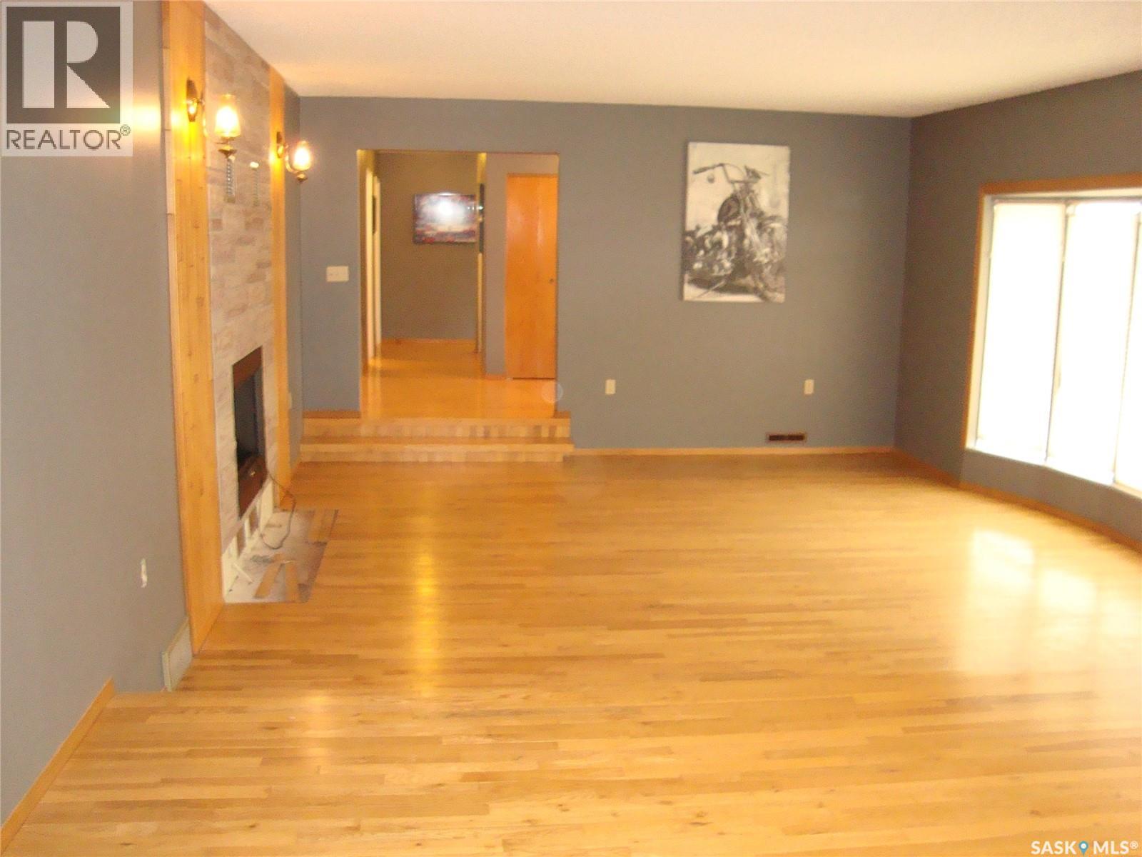 105 4th Avenue W Property Photo 2