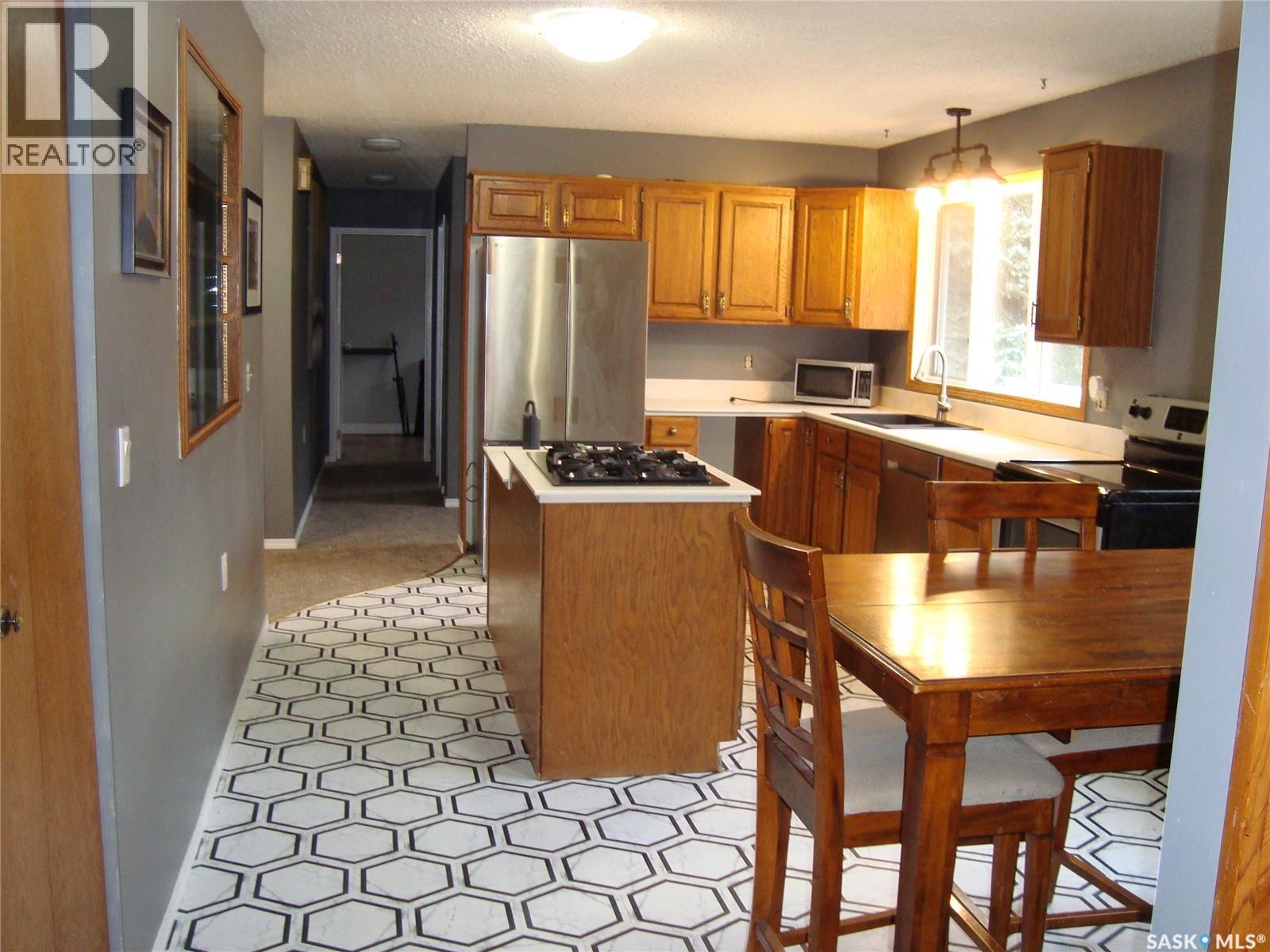 105 4th Avenue W Property Photo 4