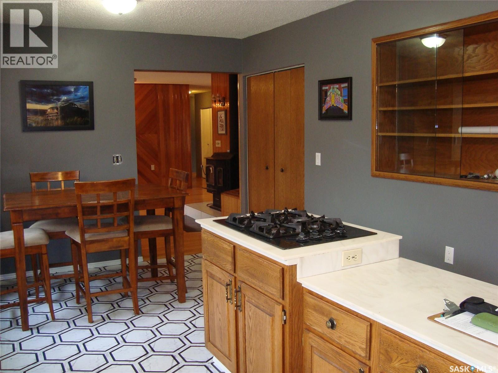 105 4th Avenue W Property Photo 6