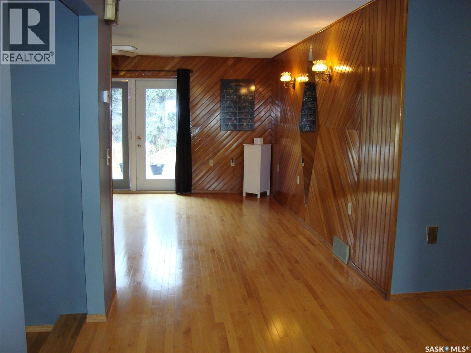 105 4th Avenue W Property Photo 7