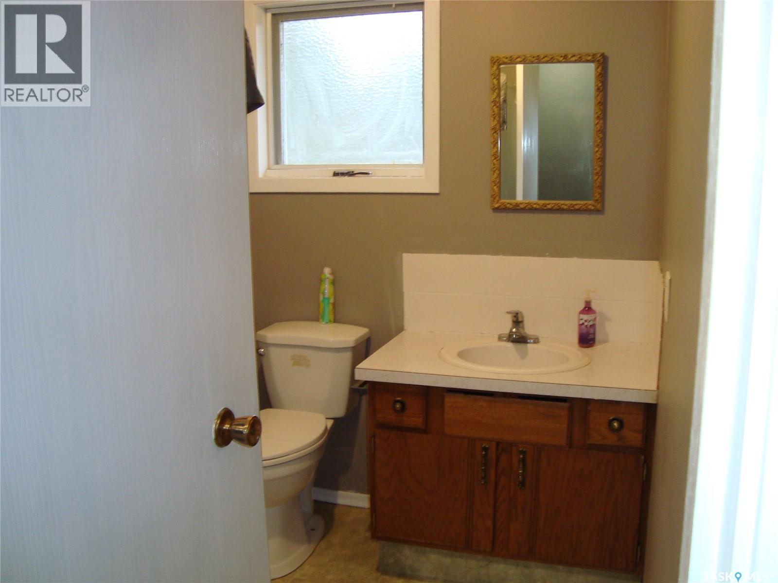 105 4th Avenue W Property Photo 11