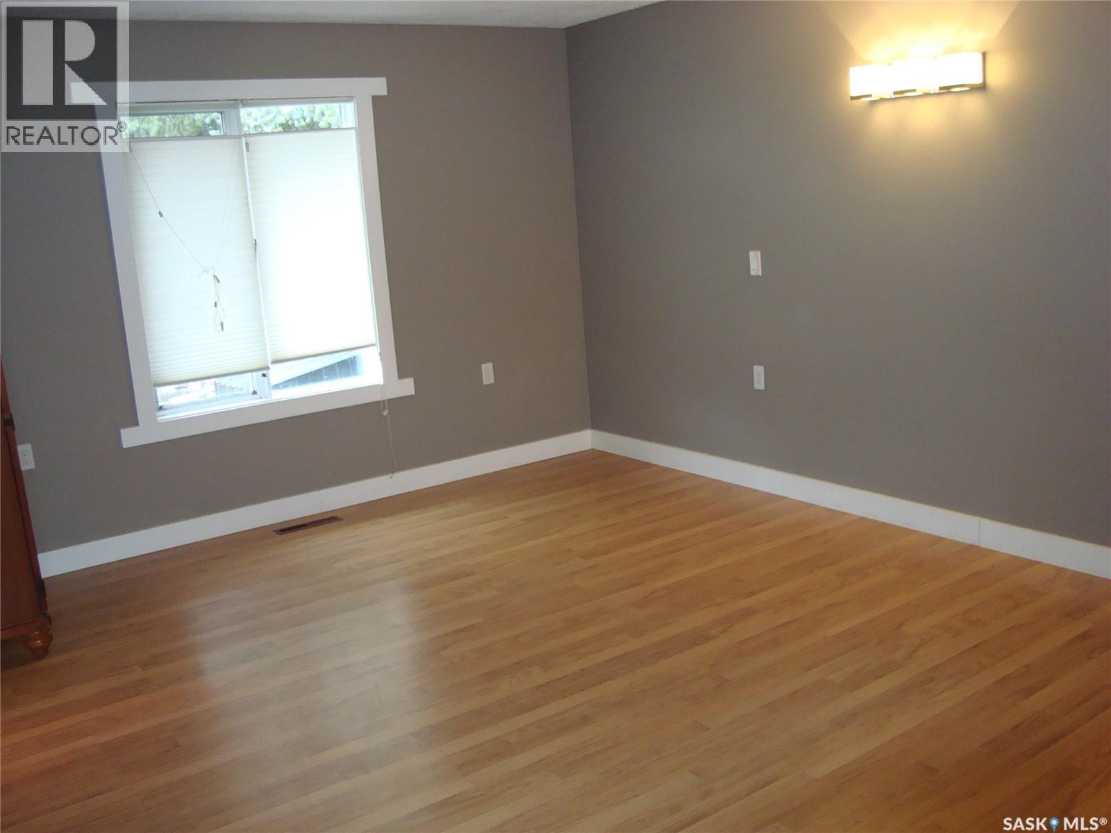 105 4th Avenue W Property Photo 16
