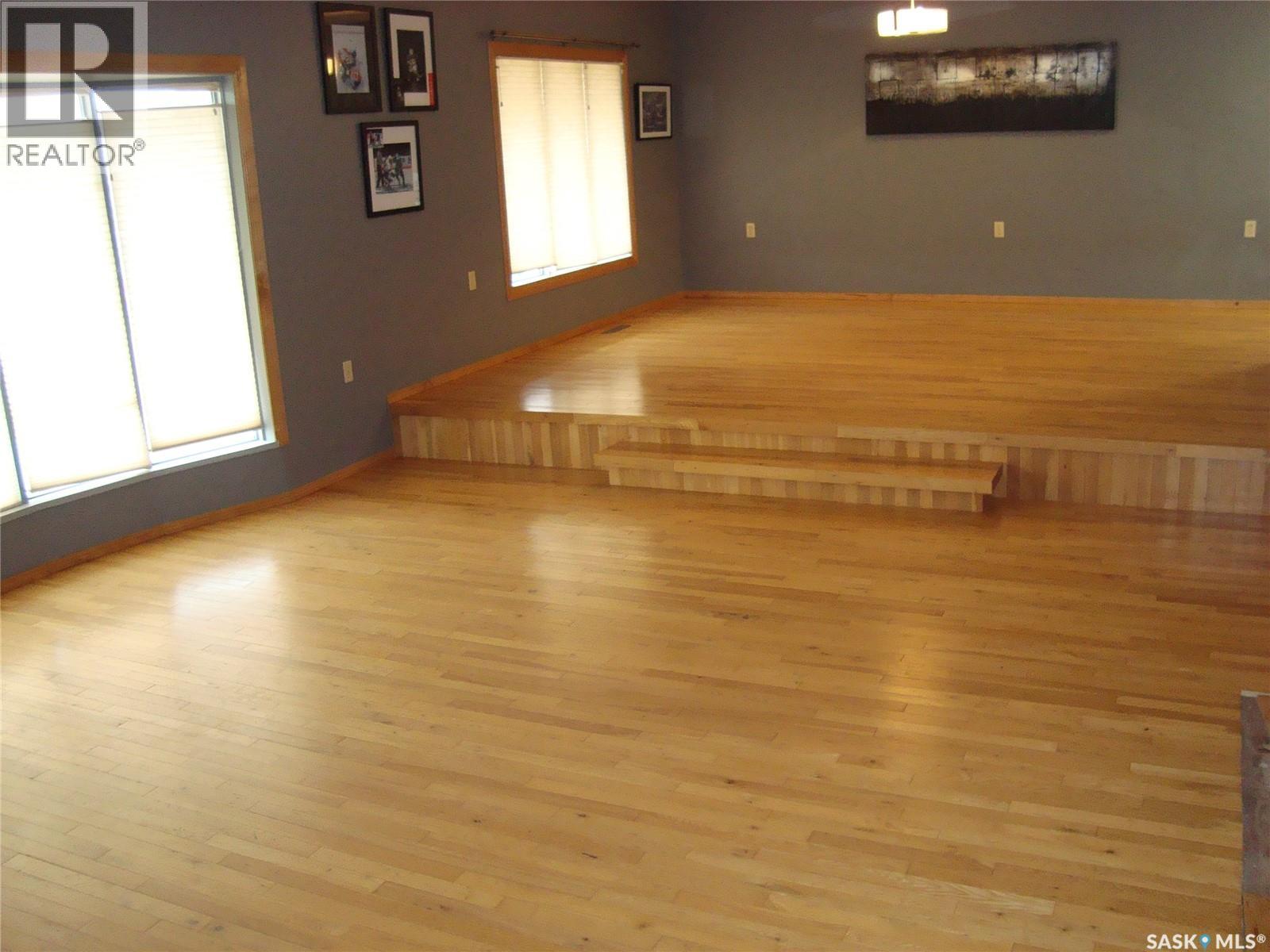 105 4th Avenue W Property Photo 25