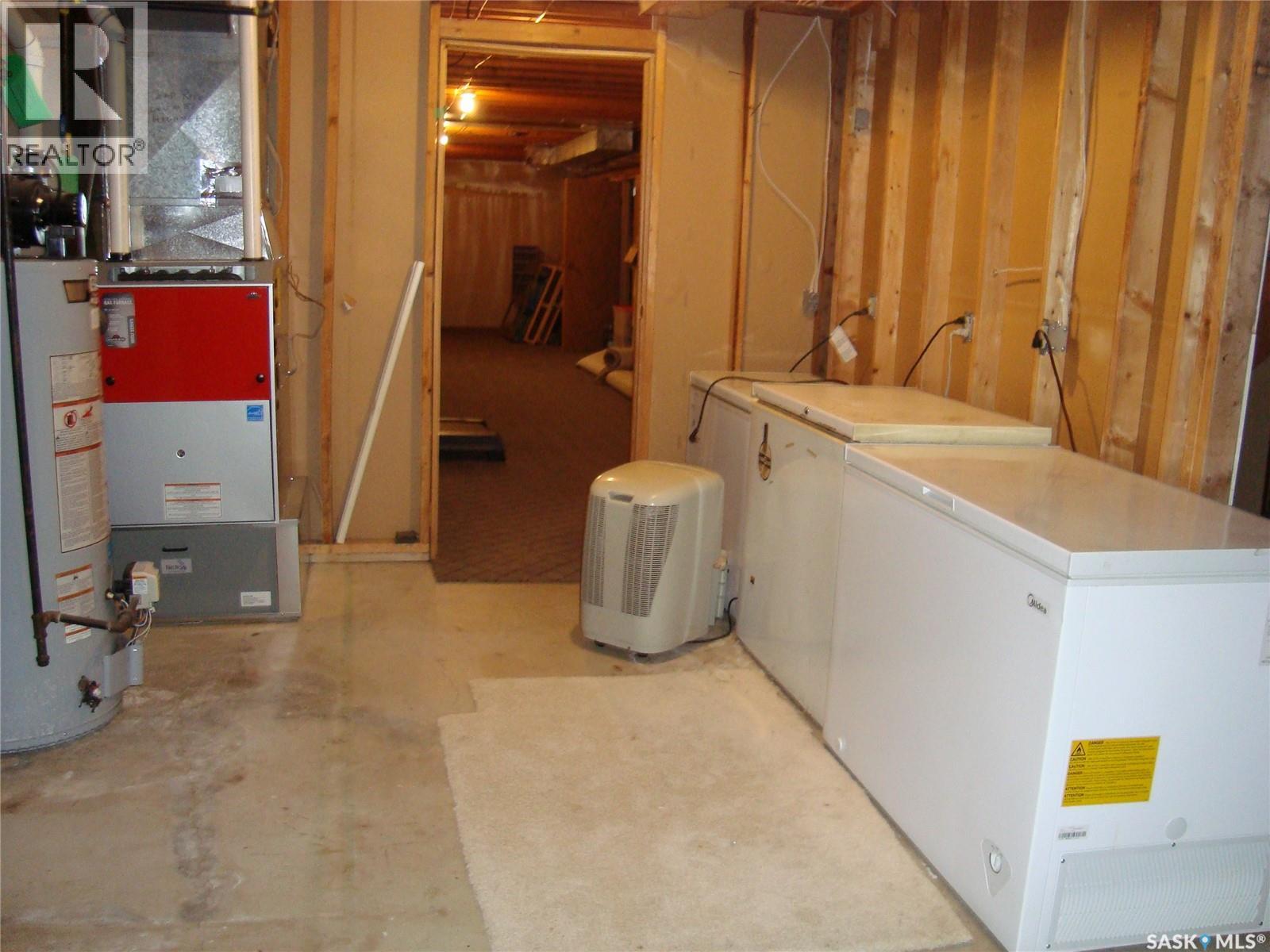 105 4th Avenue W Property Photo 30