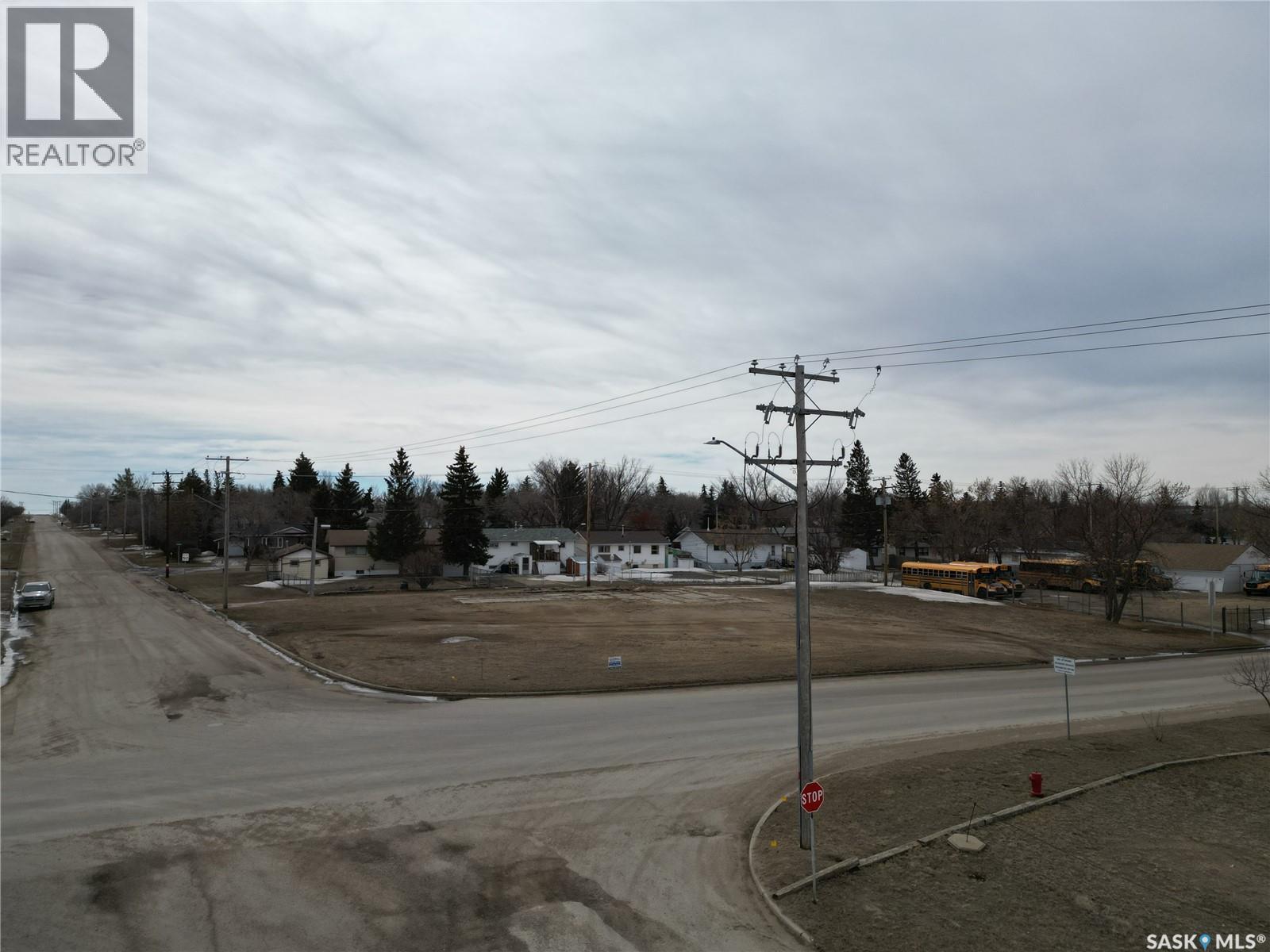 512 1st Avenue E Property Photo 8