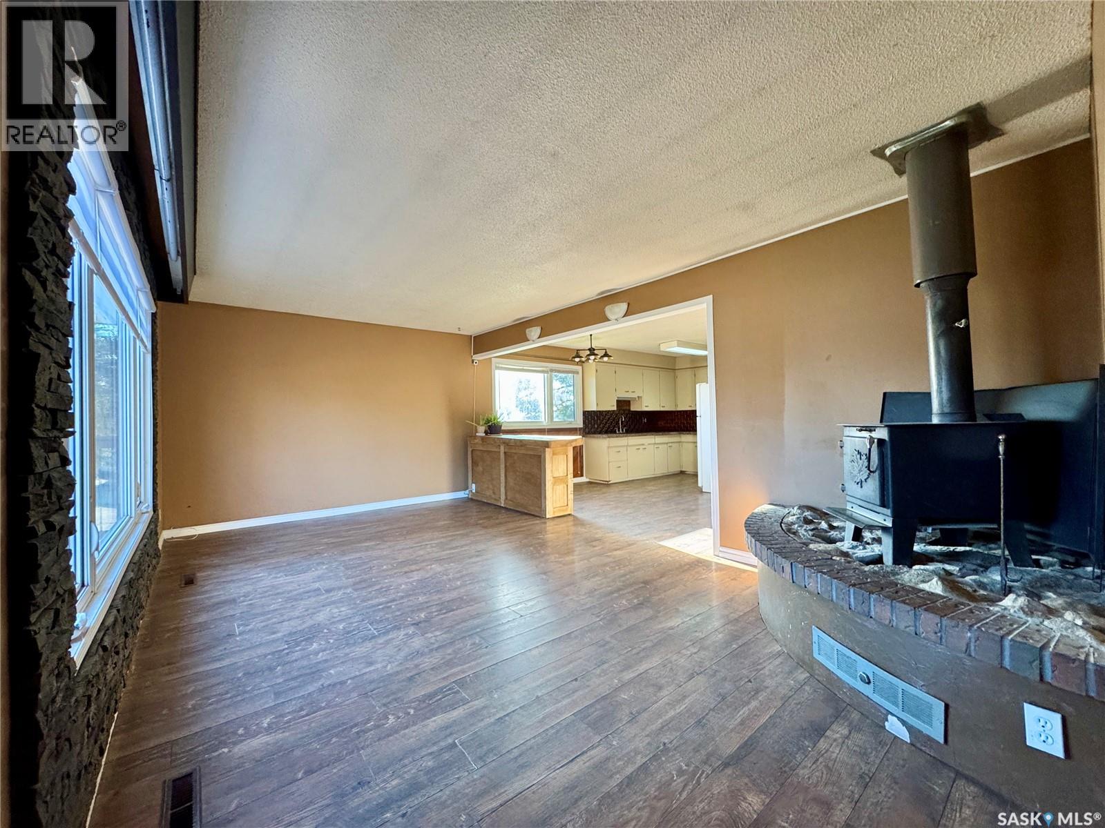 103 Cottonwood Crescent Property Photo 3