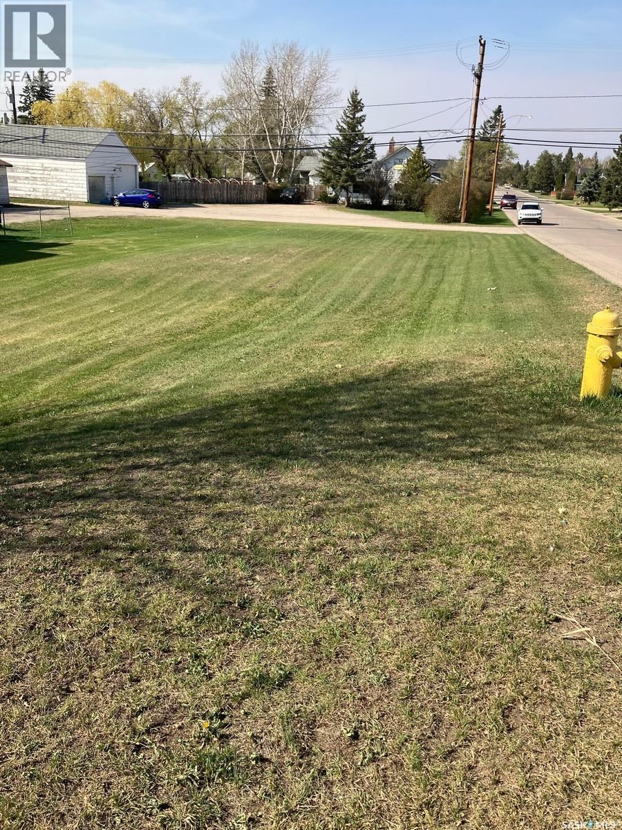 511 Nipawin Road E Property Photo 3