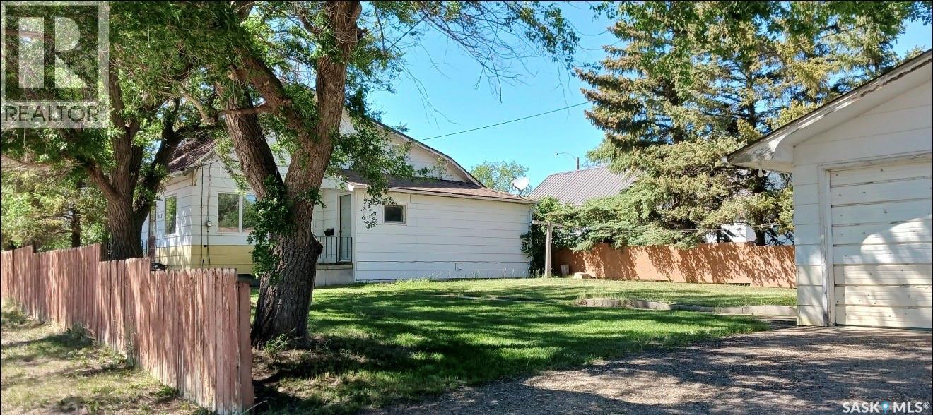102 1st Avenue E Property Photo 1