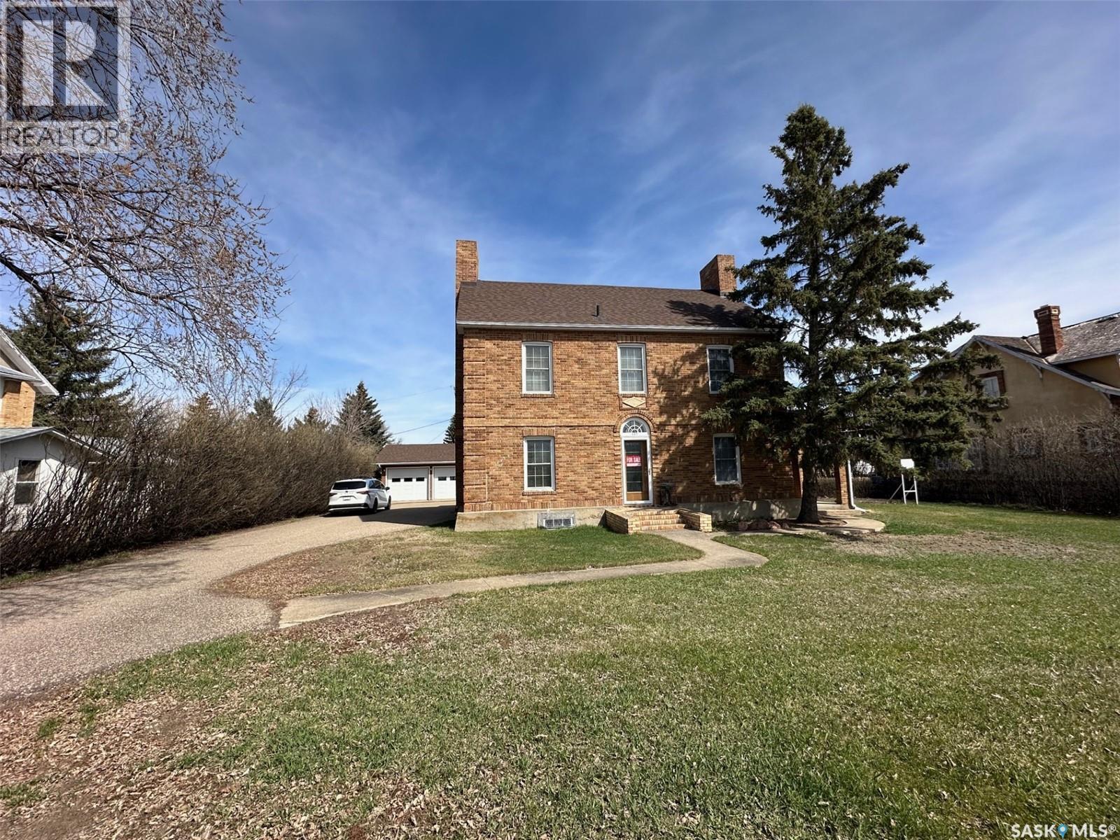 107 1st Avenue W Property Photo 1