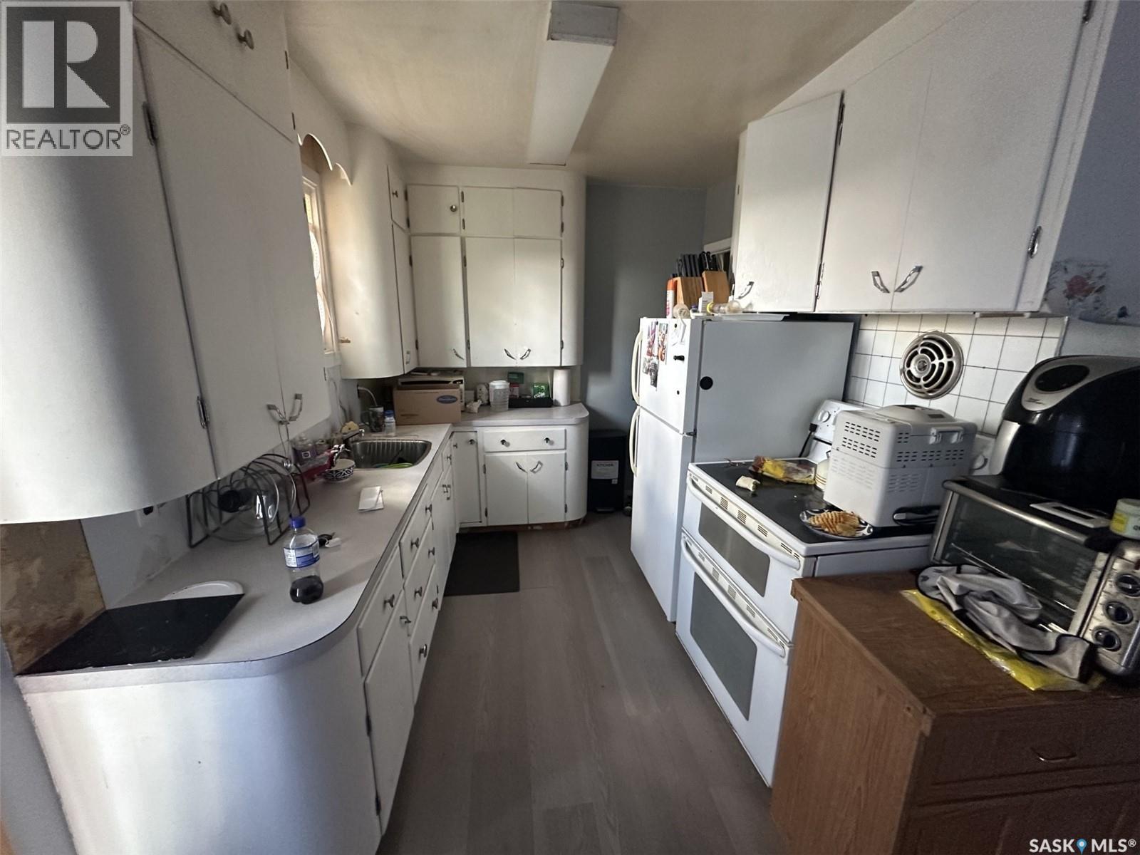 211 2nd Street E Property Photo 2
