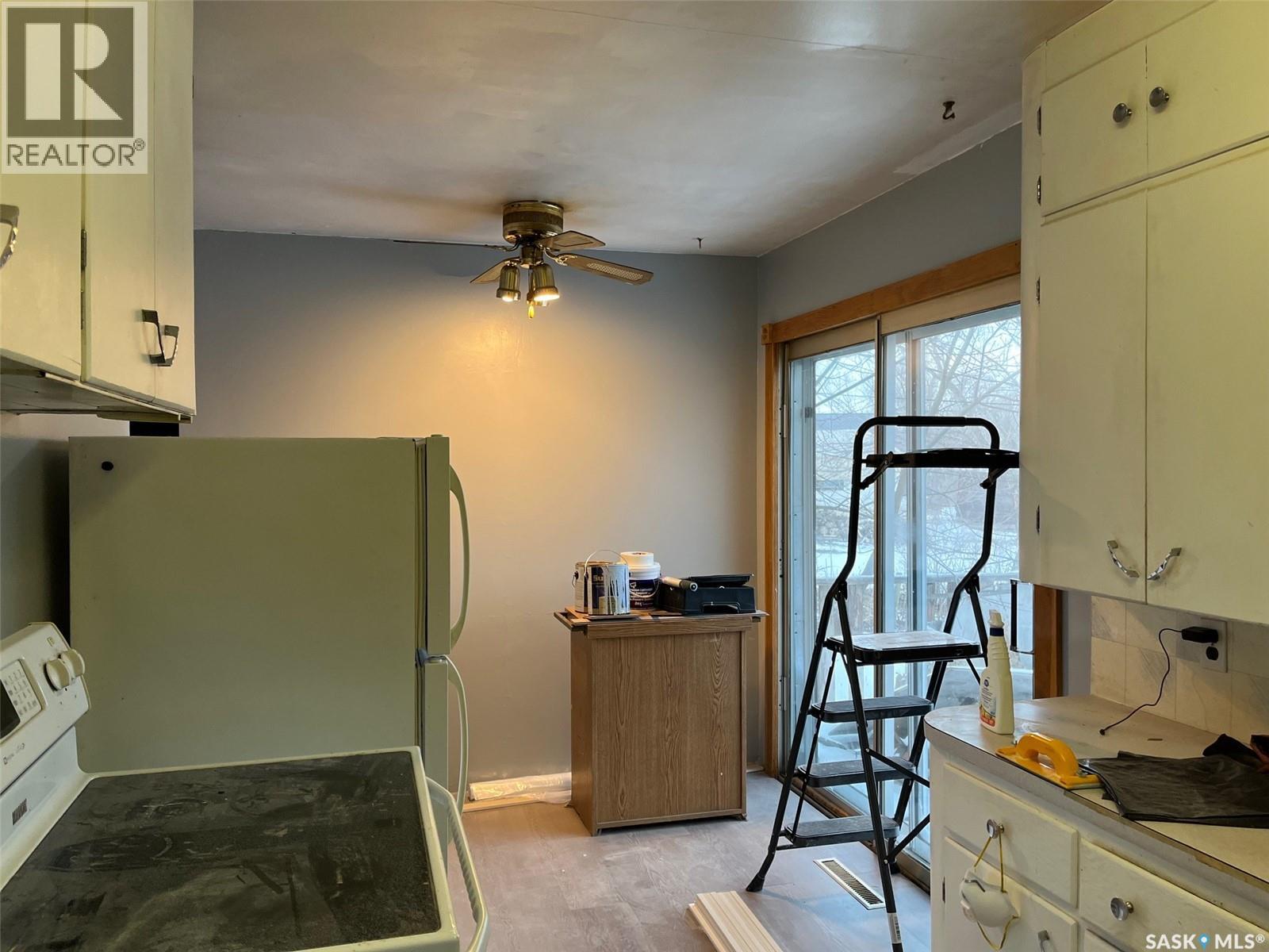 211 2nd Street E Property Photo 4