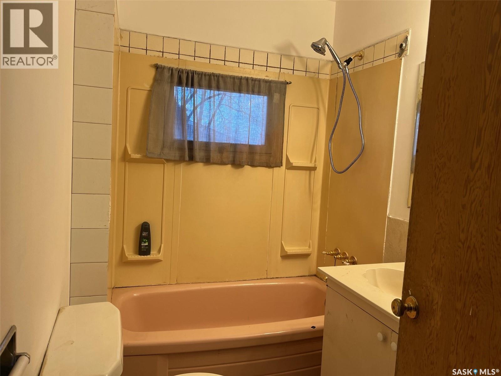 211 2nd Street E Property Photo 11