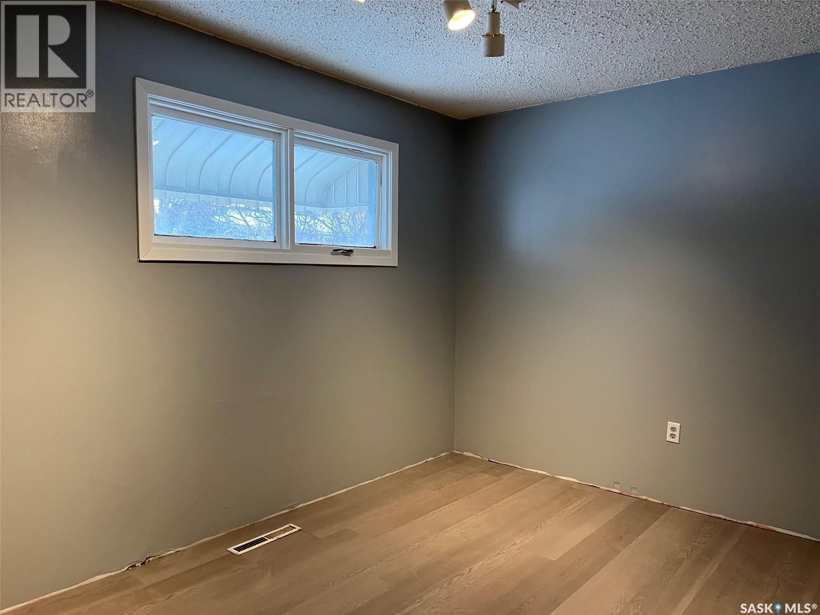 211 2nd Street E Property Photo 12