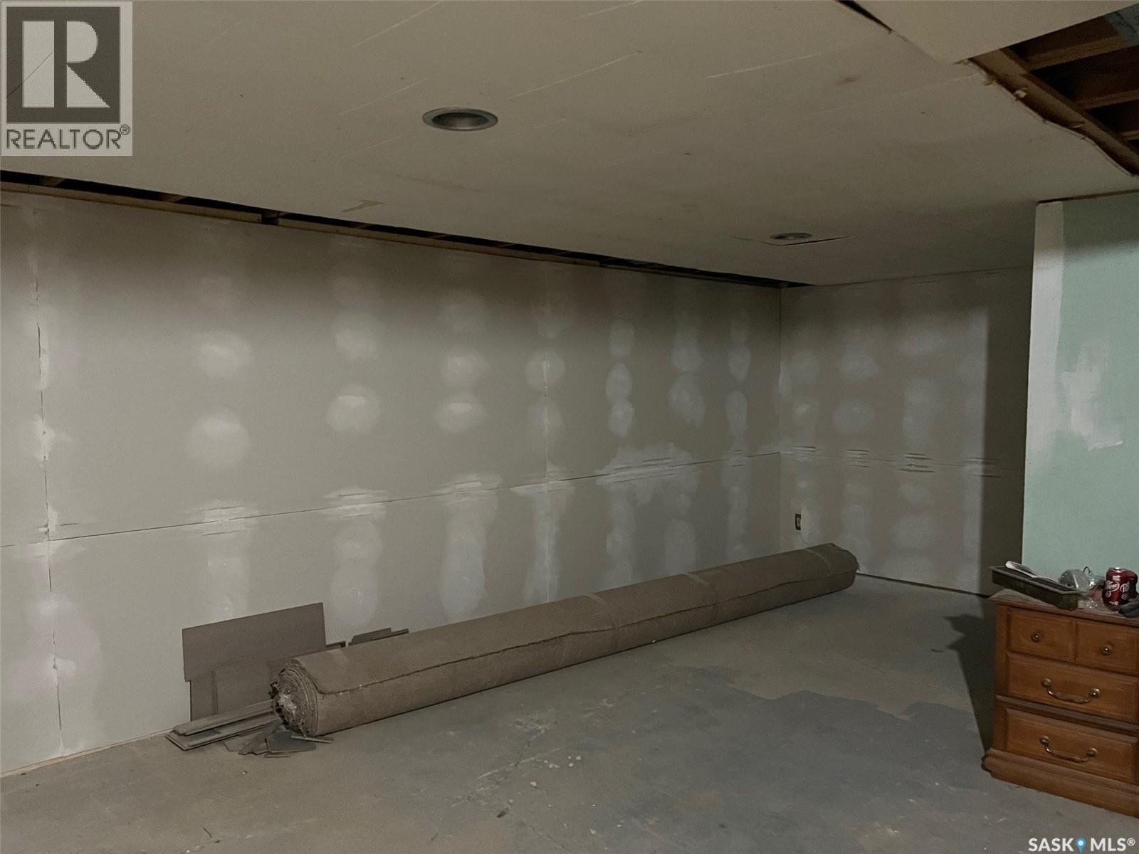 211 2nd Street E Property Photo 14