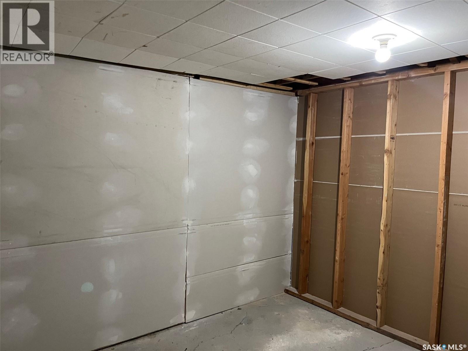 211 2nd Street E Property Photo 17