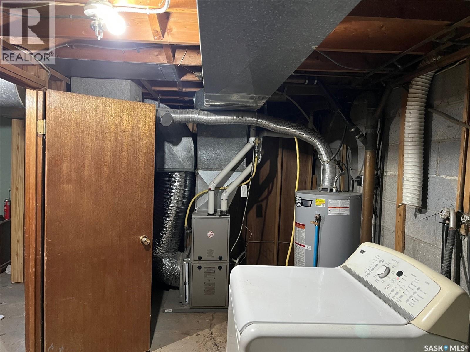 211 2nd Street E Property Photo 18
