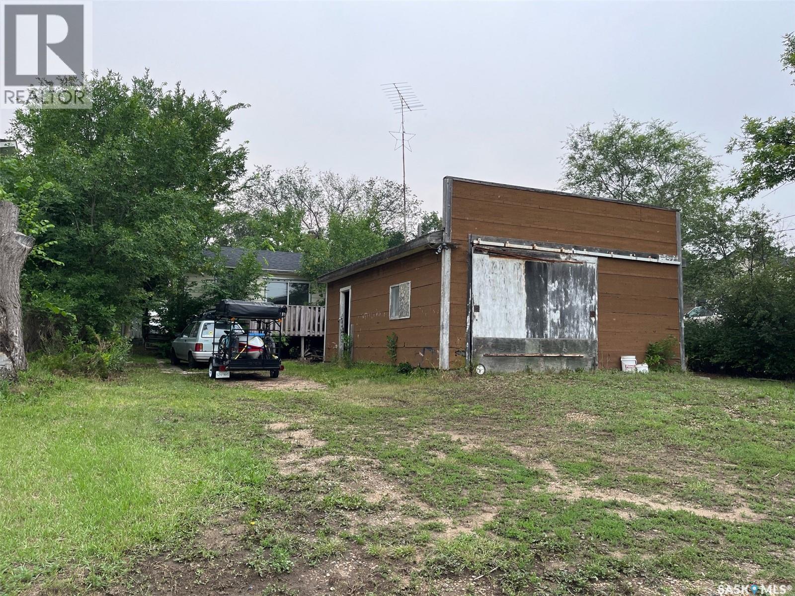 211 2nd Street E Property Photo 21