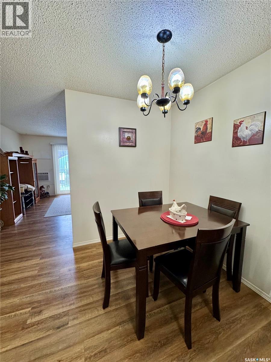 203 66 19th Street W Property Photo 4