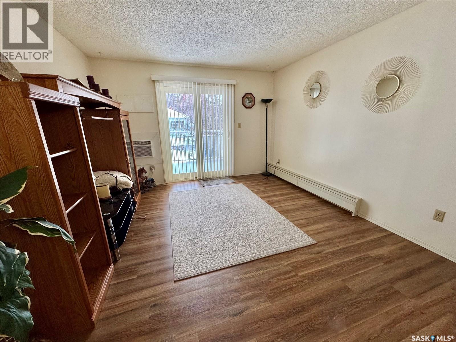 203 66 19th Street W Property Photo 6