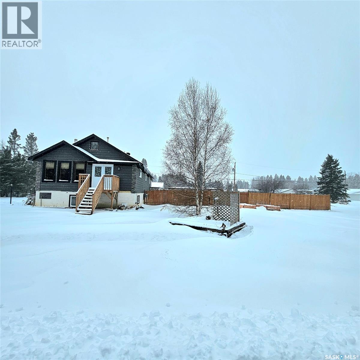 201 7th STREET E Property Photo 1