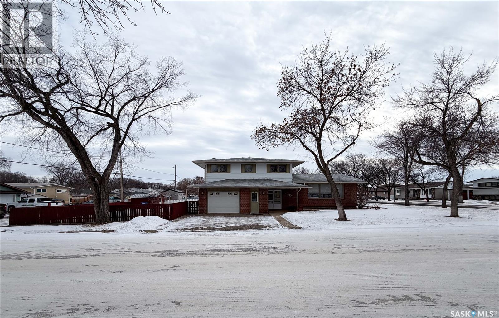 594 5th Street W Property Photo 1