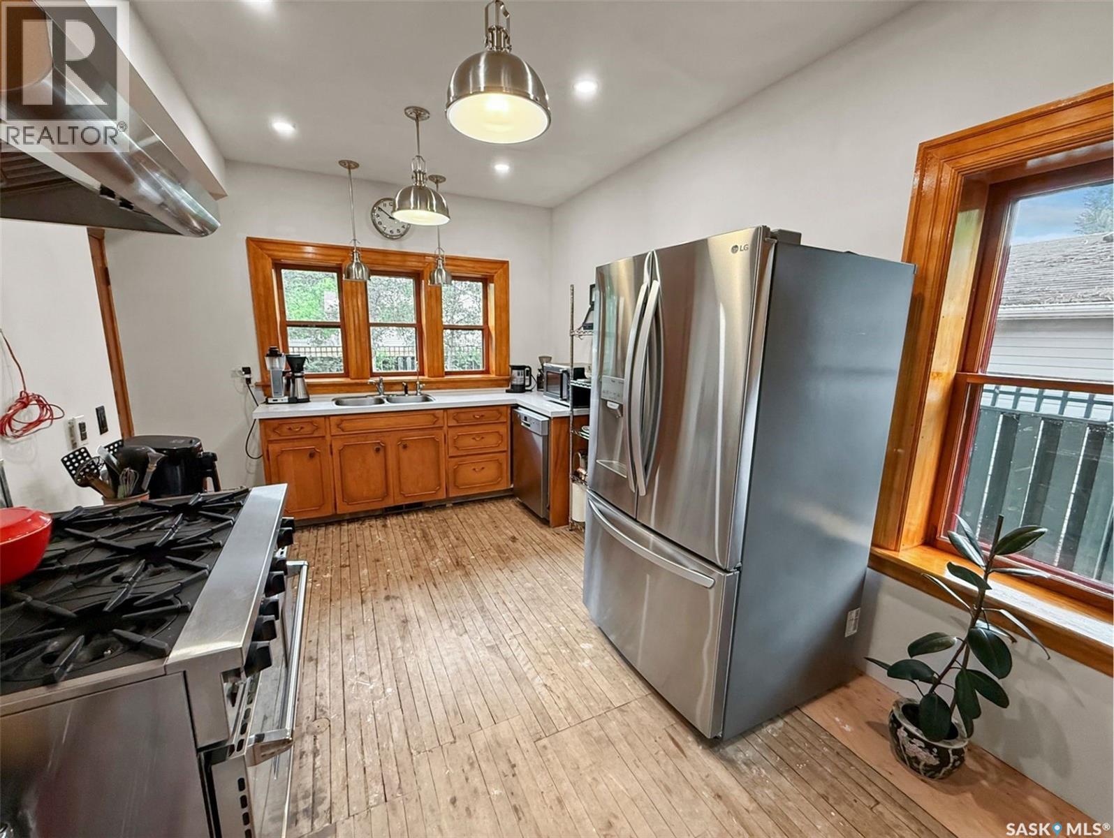 735 Sidney Street E Property Photo 10