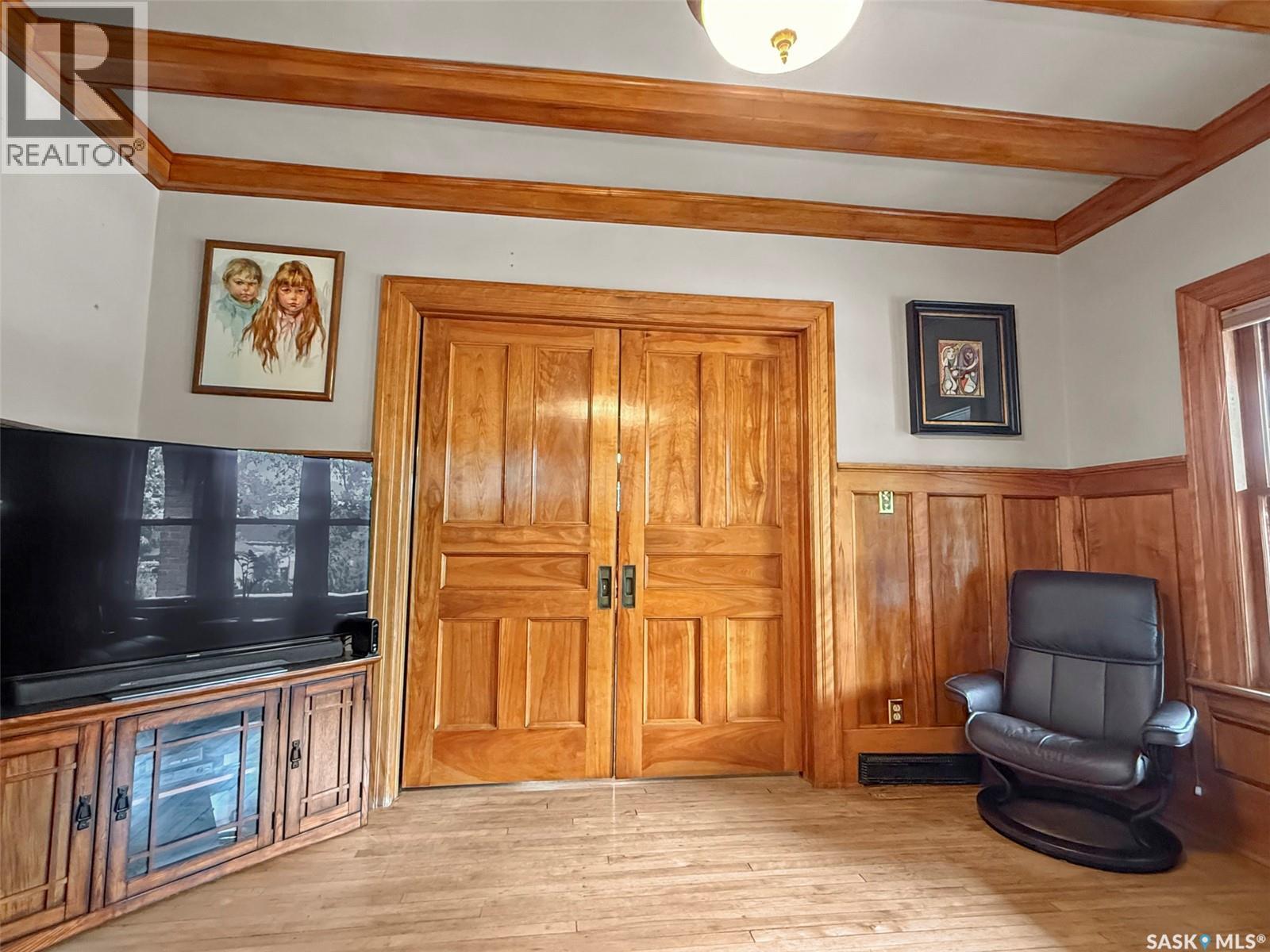 735 Sidney Street E Property Photo 12