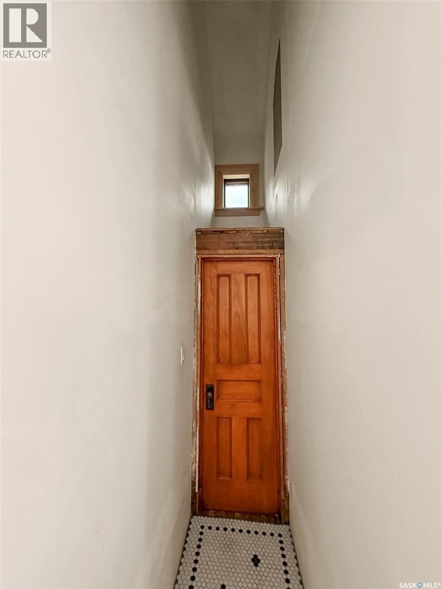 735 Sidney Street E Property Photo 26