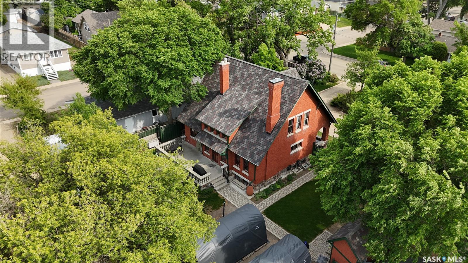 735 Sidney Street E Property Photo 47