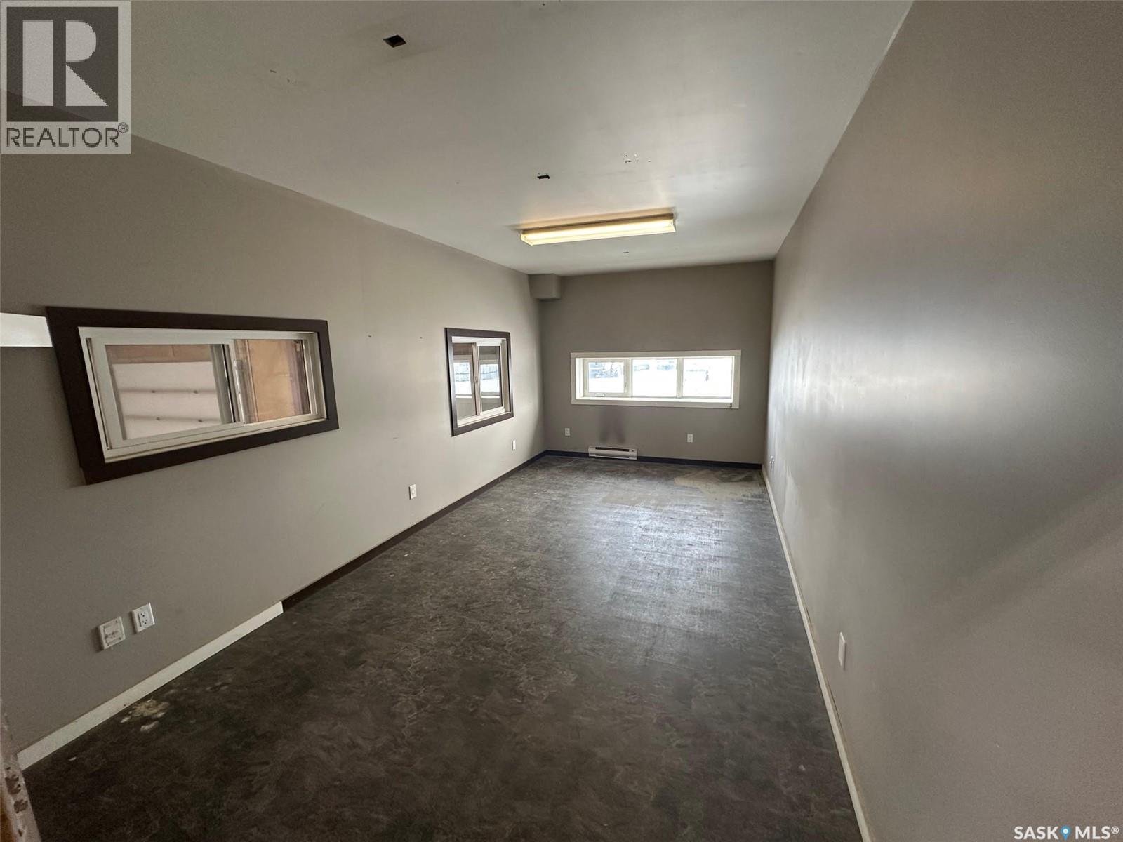 9 250 North Service Road W Property Photo 5