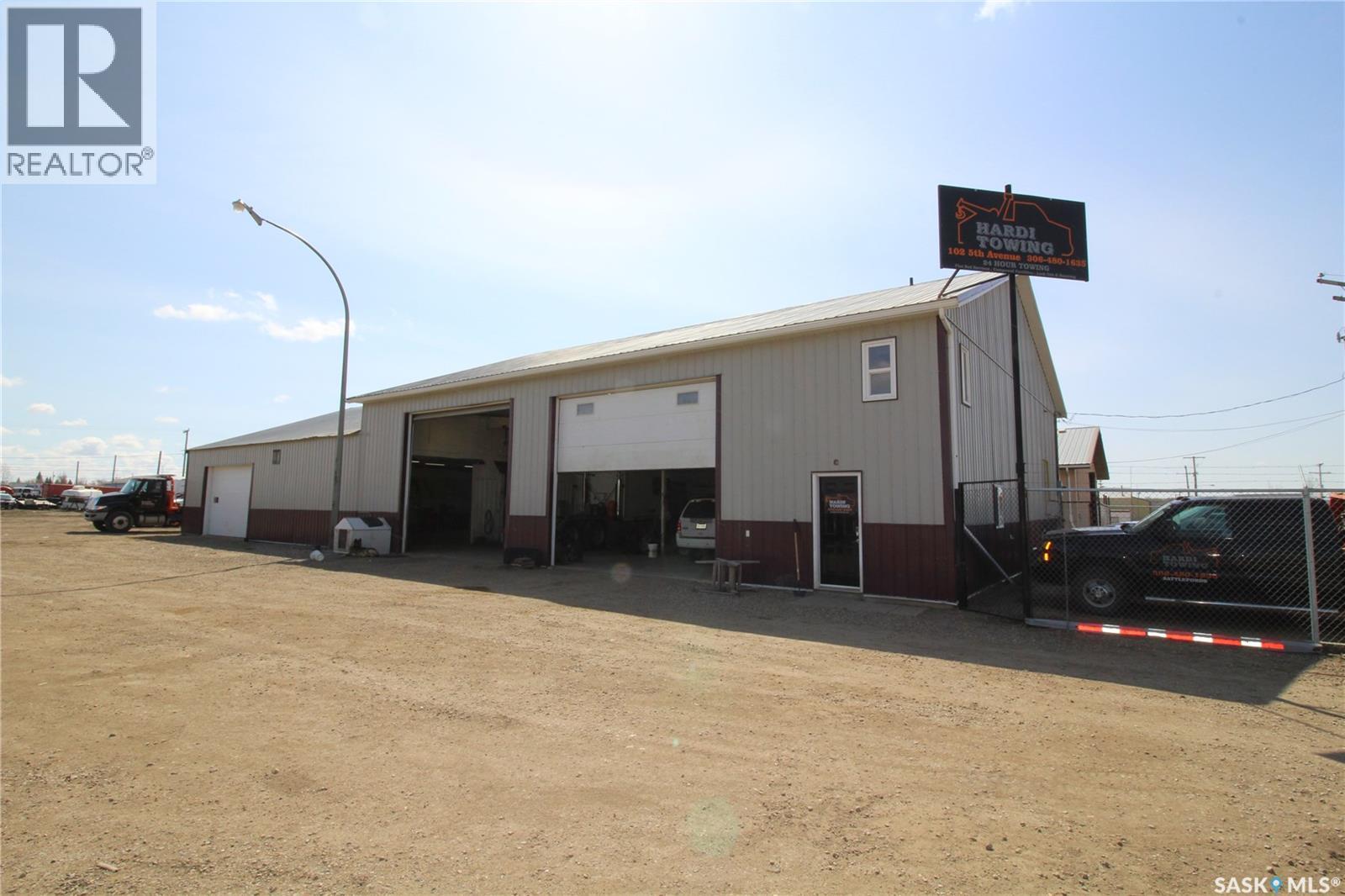 102 5th Avenue W Property Photo 1